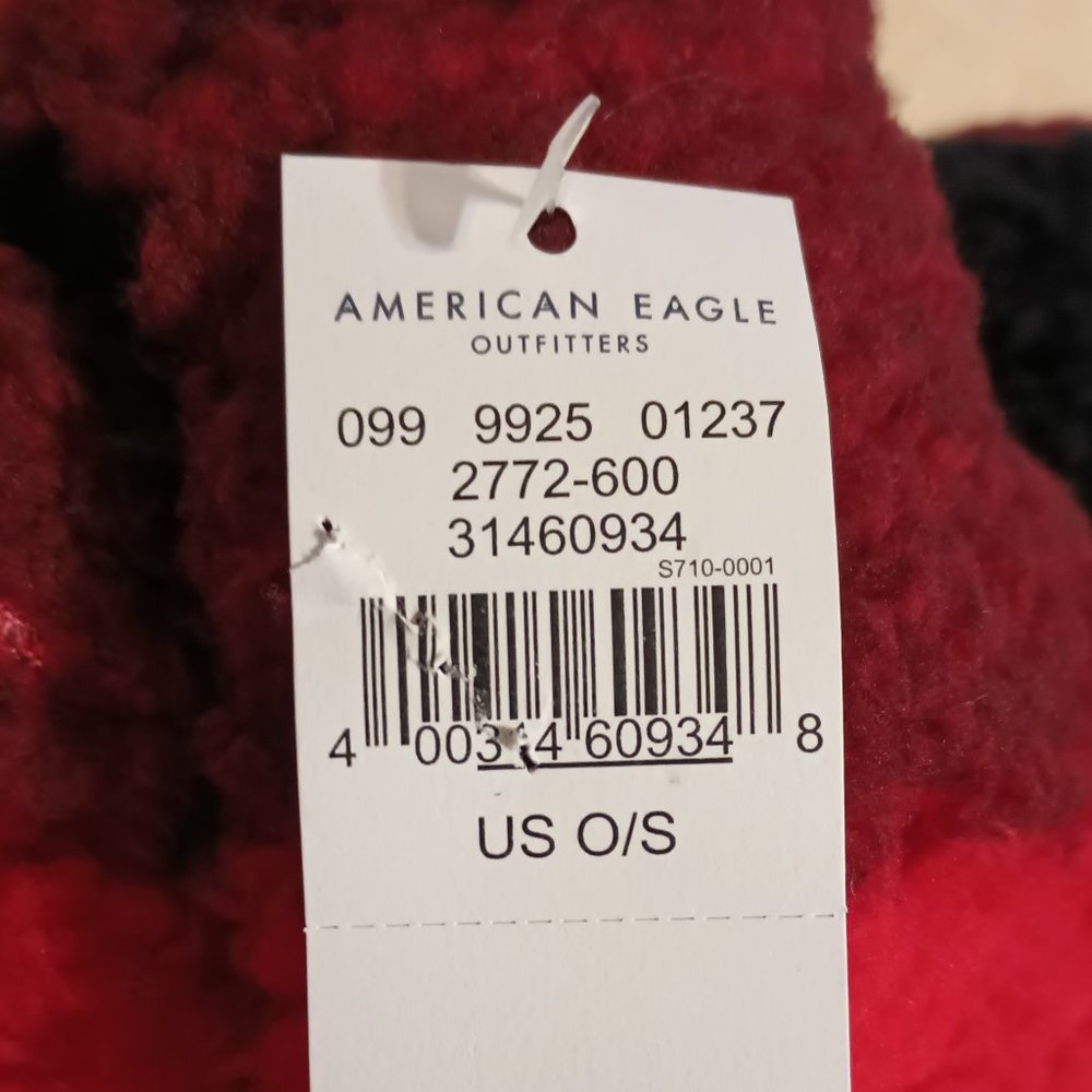 NWT ~ AMERICAN EAGLE Red & Black Plaid Soft Sherpa Throw Blanket (For Your Pet) - Picture 5 of 5